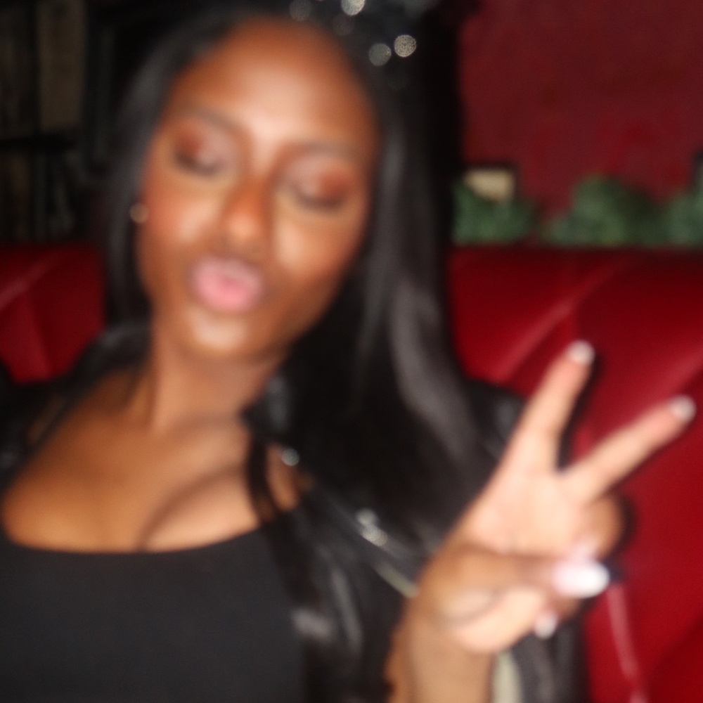 Meet your Posher, Tia